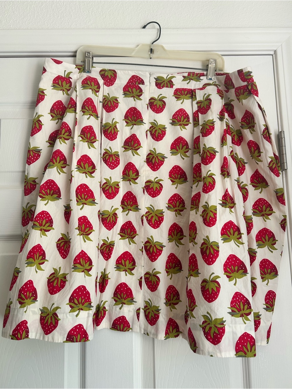 ModCloth strawberry print skirt size 2x - Picture 3 of 4